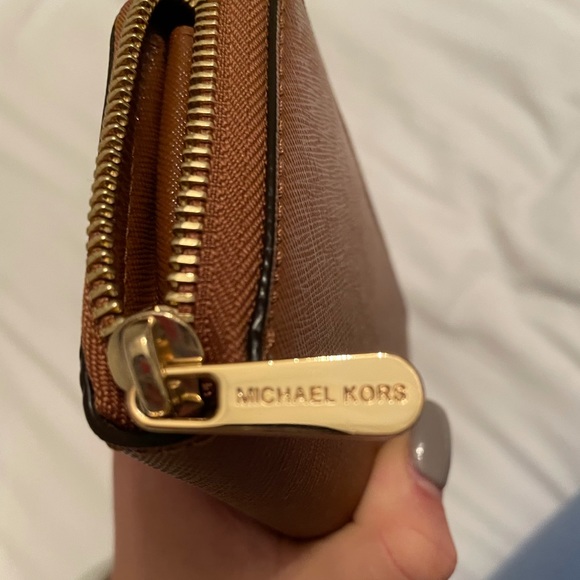 authentic Michael Kors wristlet wallet!! - Picture 3 of 3